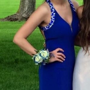 Backless flowing prom dress